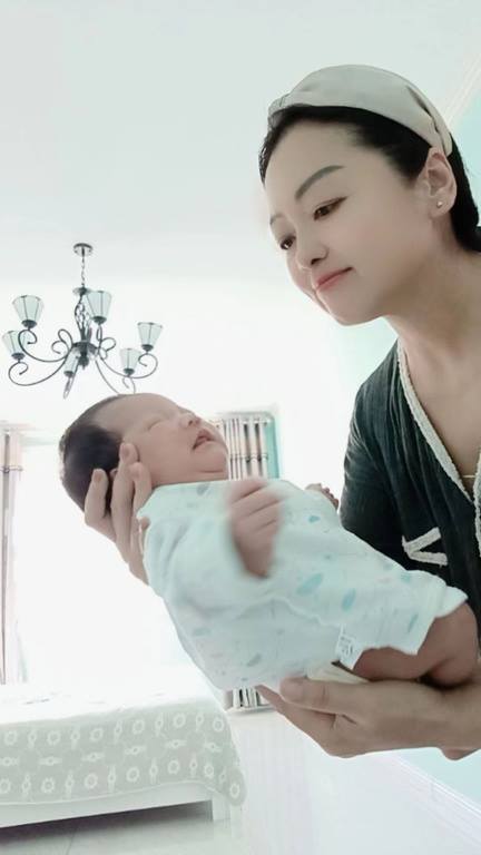 杨阿姨与宝宝